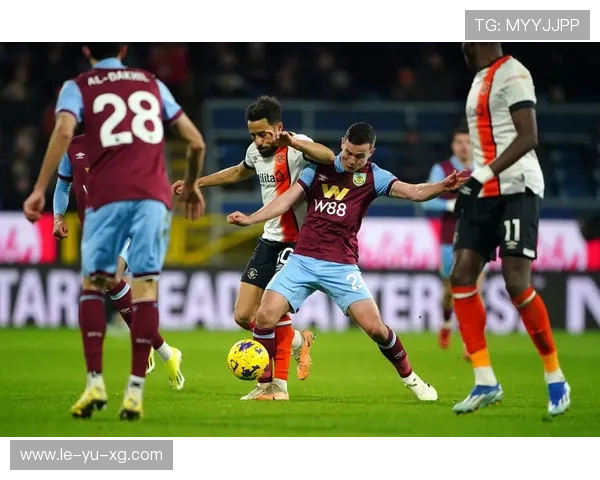 格罗宁根逼抢体系引爆赛场：新战术引领足球未来发展方向